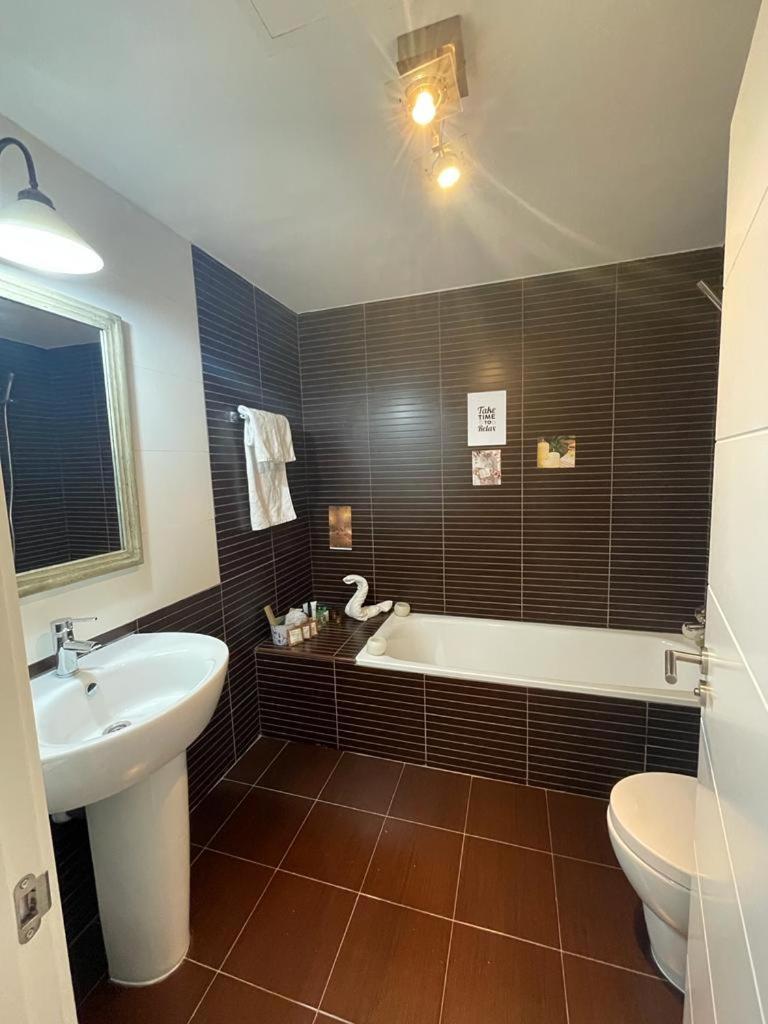 Space In The Villa With Poll Near Golf In Madri Exterior foto